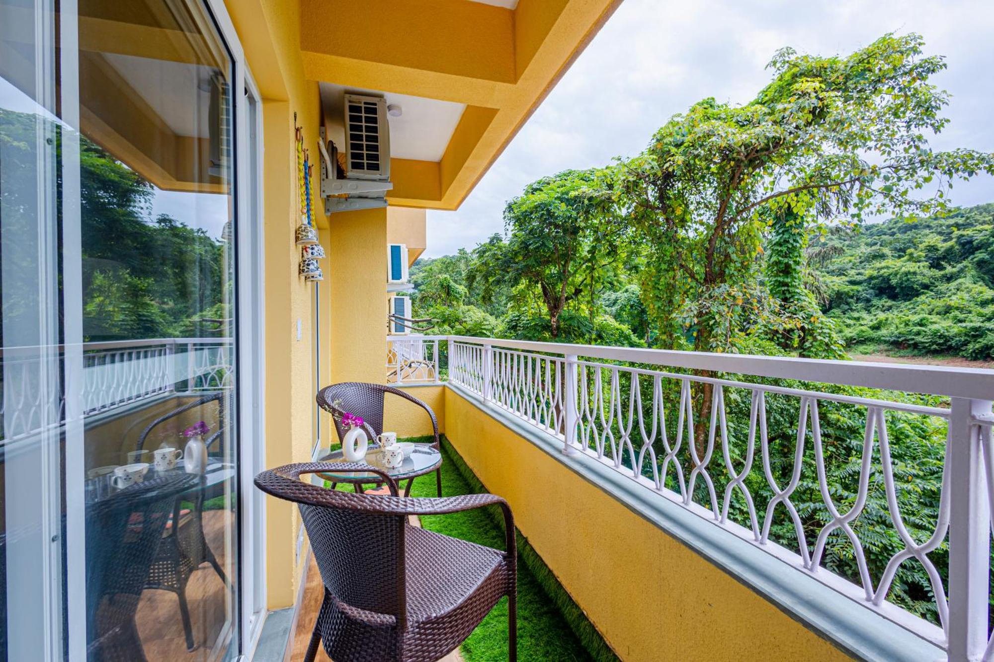 Alaya Stays 1 Bhk With Balcony & Pool - Veera Marina Candolim Exterior photo